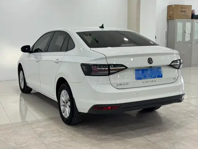 Volkswagen Lavida — Фото автомобиля 4