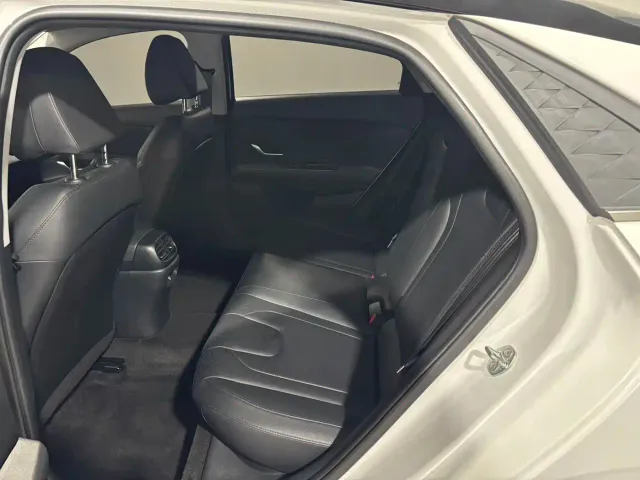 Hyundai Elantra — Фото автомобиля 8