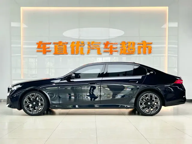 BMW 5 Series — Фото автомобиля 3