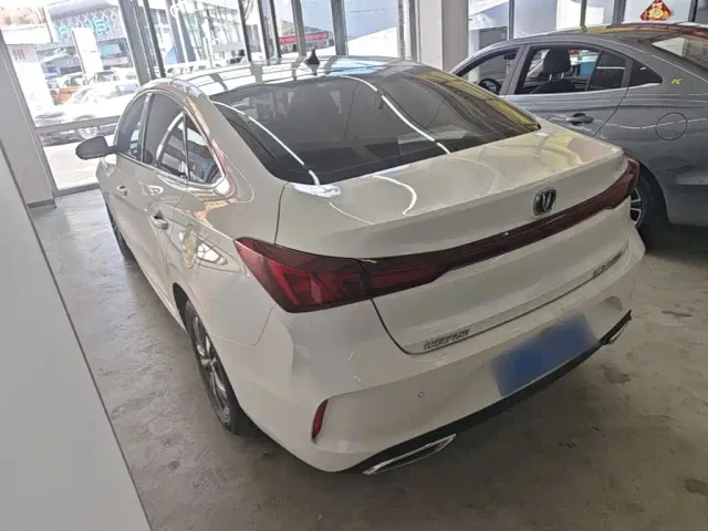 Changan Eado — Фото автомобиля 4