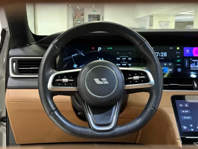 Li Auto ONE — Фото автомобиля 17