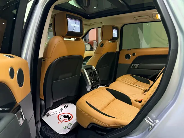 Land Rover Range Rover Sport — Фото автомобиля 9