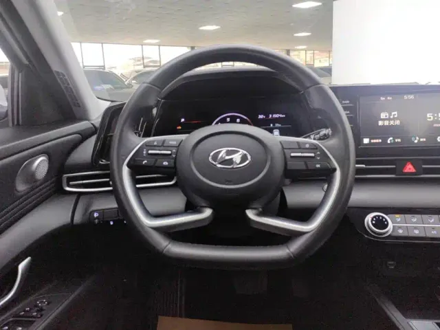 Hyundai Elantra — Фото автомобиля 15