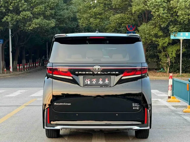 Toyota Vellfire — Фото автомобиля 5