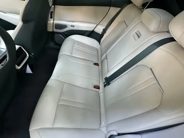 Xiaomi SU7 — Фото автомобиля 18
