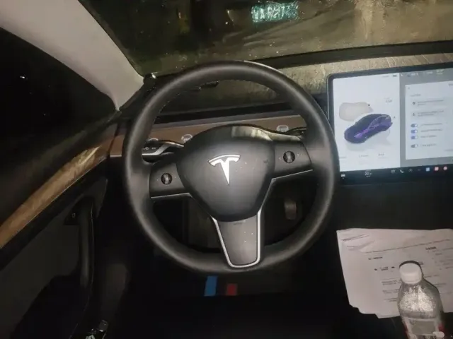 Tesla Model 3 — Фото автомобиля 6