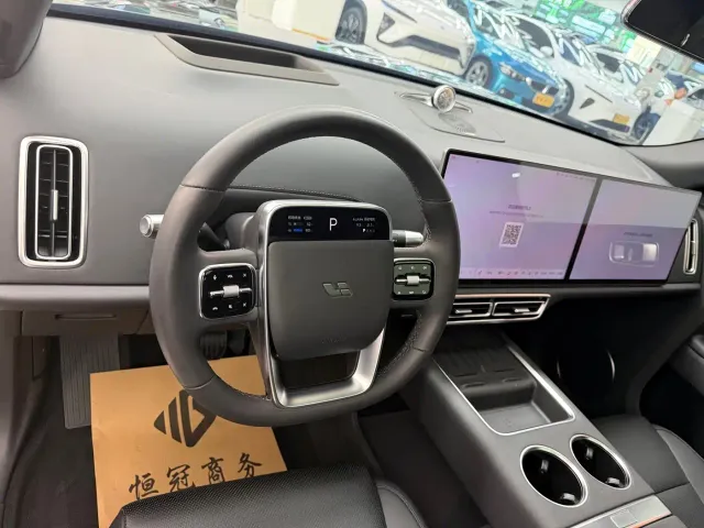 Li Auto L8 — Фото автомобиля 10