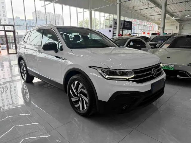 Volkswagen Tiguan L — Фото автомобиля 3