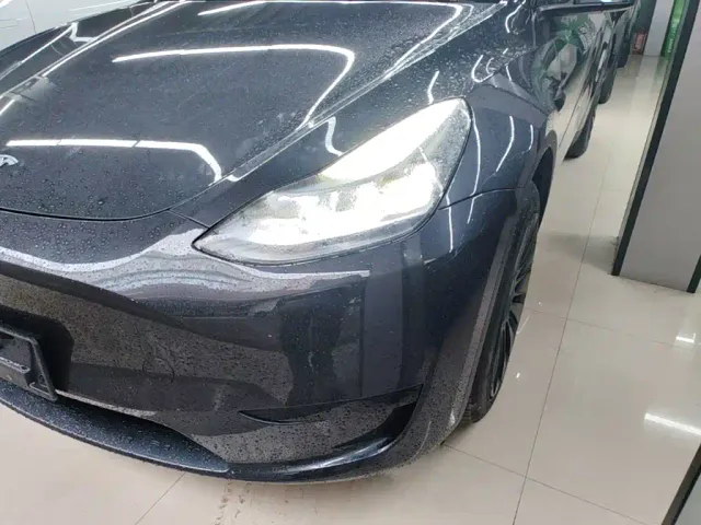 Tesla Model Y — Фото автомобиля 23