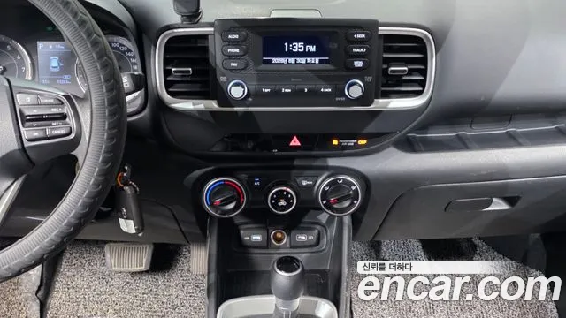 Hyundai Venue — Фото автомобиля 14