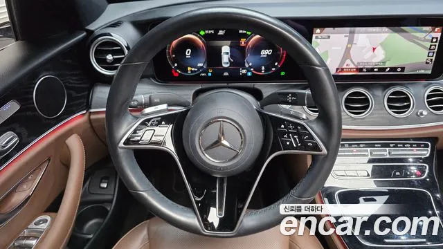Mercedes-Benz E-Class — Фото автомобиля 14