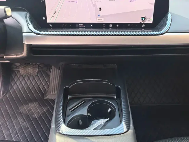 Xpeng P7 — Фото автомобиля 10