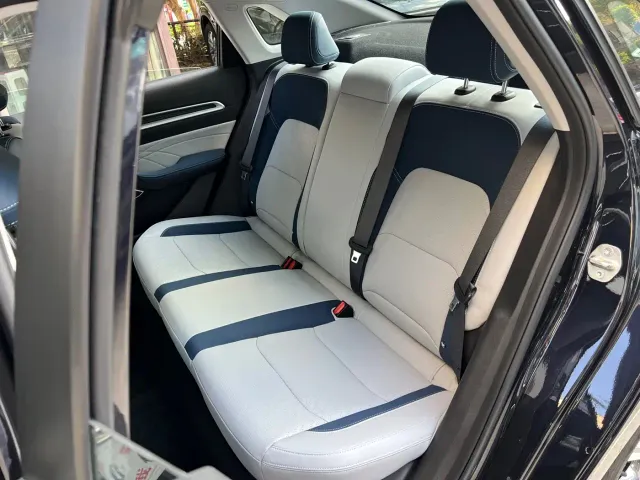 Geely Emgrand — Фото автомобиля 10