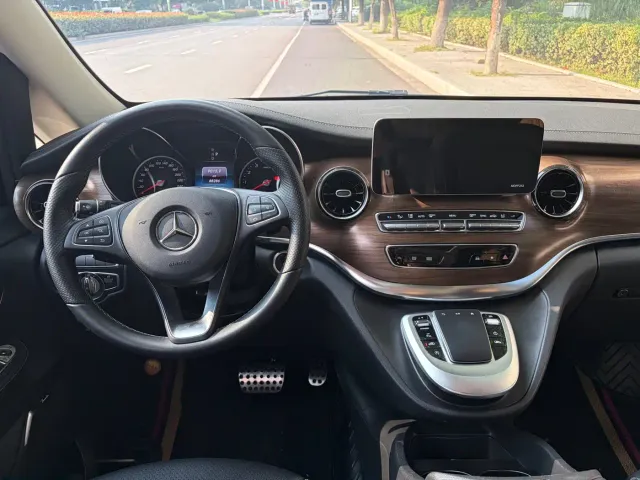 Mercedes-Benz V-Class — Фото автомобиля 11