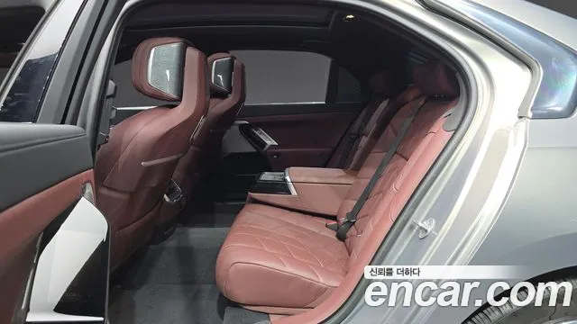 BMW 7 Series G70 — Фото автомобиля 16