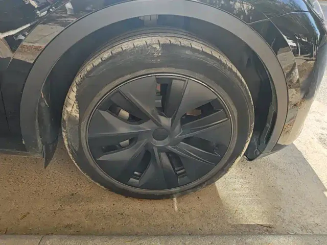 Tesla Model Y — Фото автомобиля 6