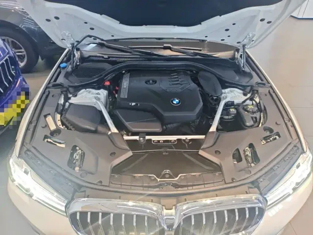 BMW 5 Series — Фото автомобиля 19