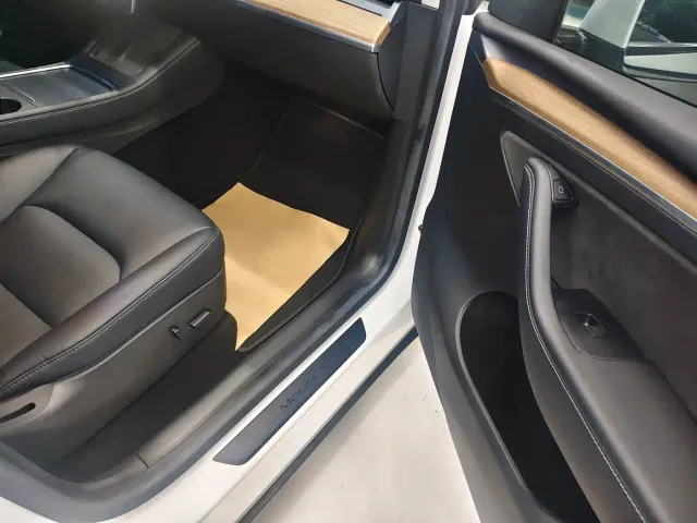 Tesla Model Y — Фото автомобиля 10