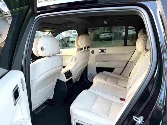 Li Auto L7 — Фото автомобиля 8