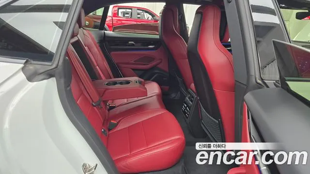 Porsche Macan — Фото автомобиля 10