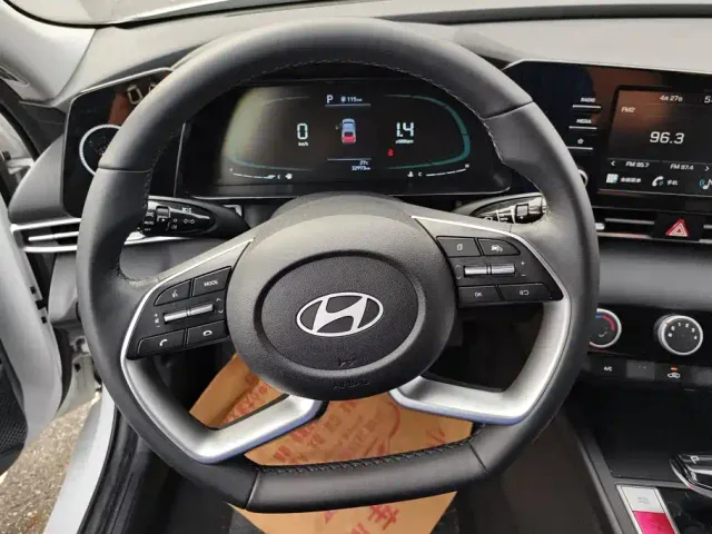 Hyundai Elantra — Фото автомобиля 14