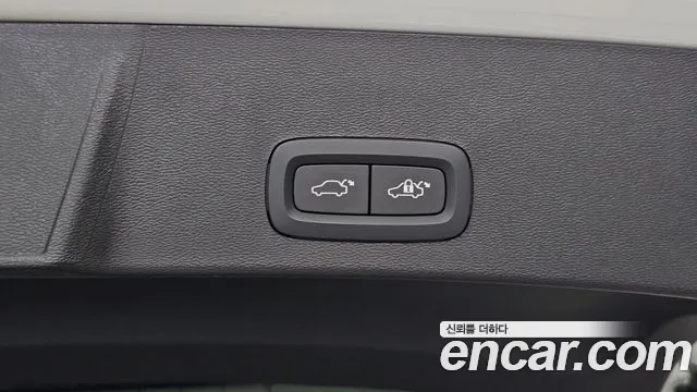 Volvo XC40 — Фото автомобиля 27