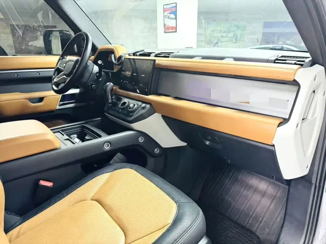 Land Rover Defender — Фото автомобиля 8