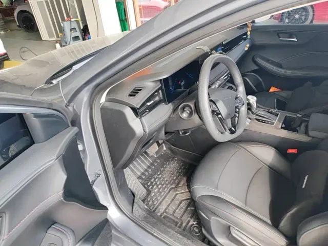 Roewe i5 — Фото автомобиля 15