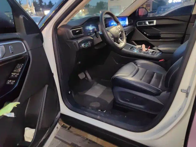 Ford Explorer — Фото автомобиля 12