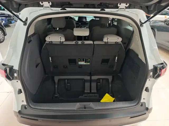 Toyota Sienna — Фото автомобиля 18