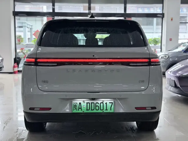 Leapmotor C10 — Фото автомобиля 5