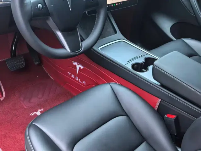 Tesla Model Y — Фото автомобиля 4