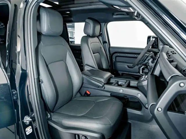 Land Rover Defender — Фото автомобиля 22