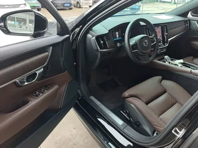 Volvo S90 — Фото автомобиля 15