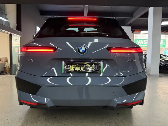 BMW iX — Фото автомобиля 13