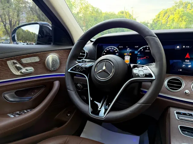 Mercedes-Benz E-Class — Фото автомобиля 14