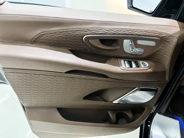 Mercedes-Benz Vito 2023 2.0T Elite 7-Seater — Фото автомобиля 12