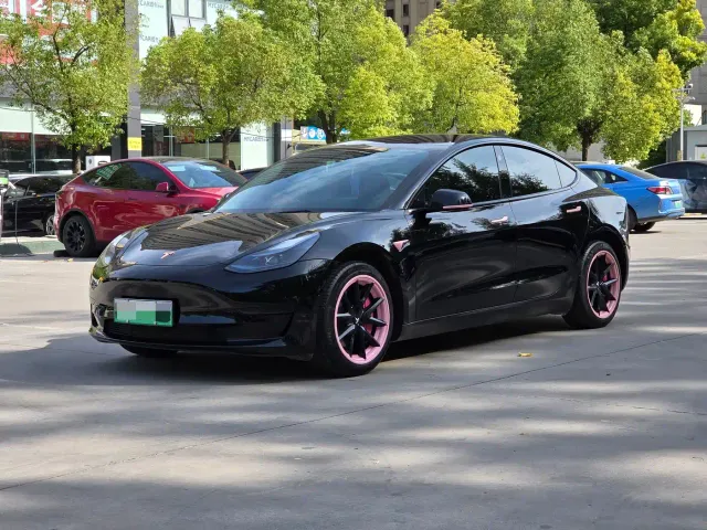 Фотография автомобиля — Tesla Model 3