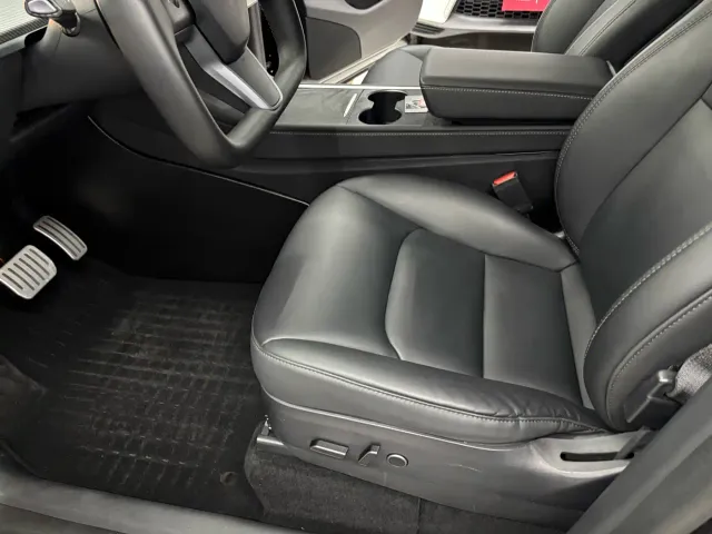 Tesla Model Y — Фото автомобиля 7