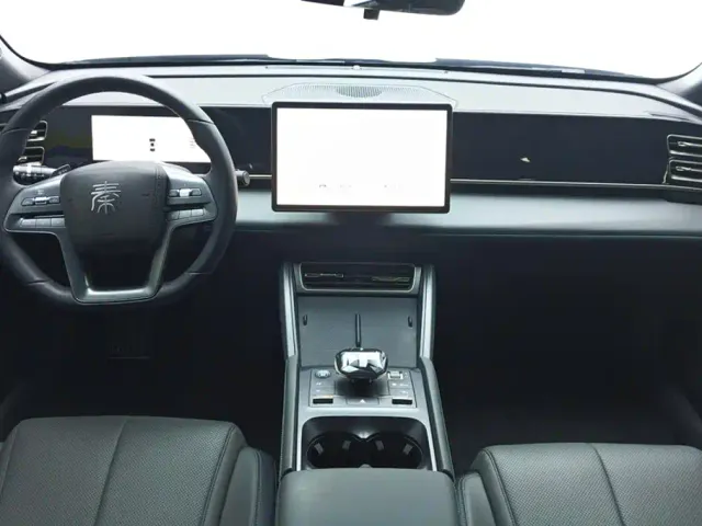 BYD Qin L — Фото автомобиля 12
