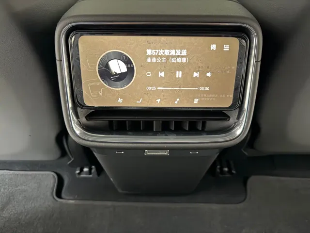Xiaomi SU7 — Фото автомобиля 17