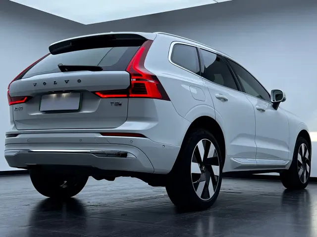 Volvo XC60 — Фото автомобиля 14