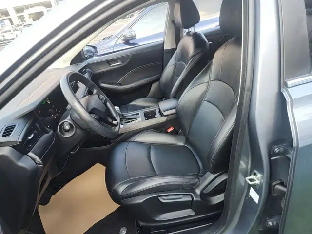 Roewe i5 — Фото автомобиля 14