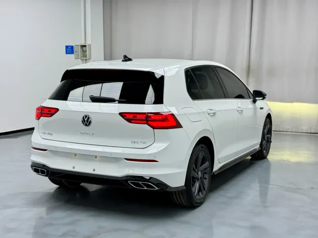 Volkswagen Golf — Фото автомобиля 15