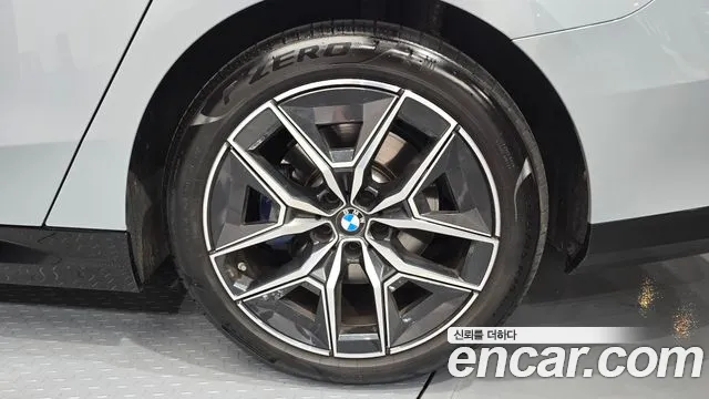 BMW 5-Series — Фото автомобиля 17
