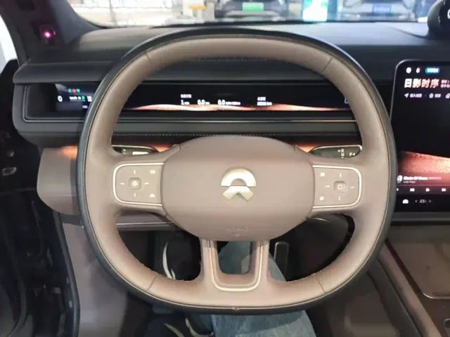 Nio ES8 — Фото автомобиля 10
