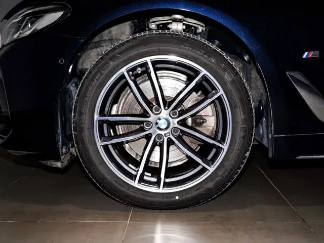 BMW 5 Series — Фото автомобиля 12