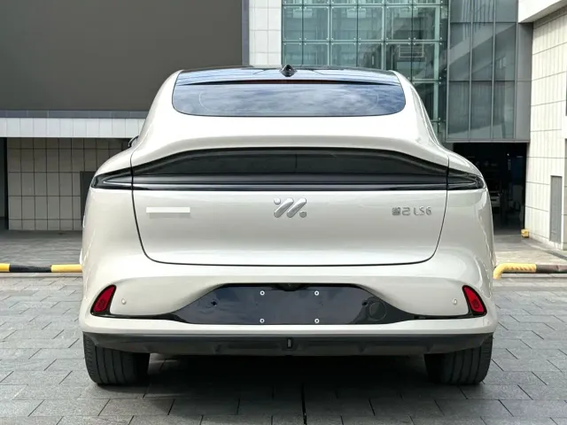 IM Motors LS6 — Фото автомобиля 12
