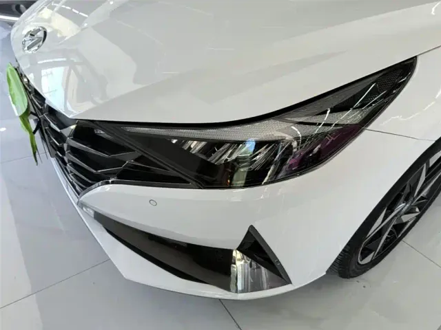 Hyundai Elantra — Фото автомобиля 23
