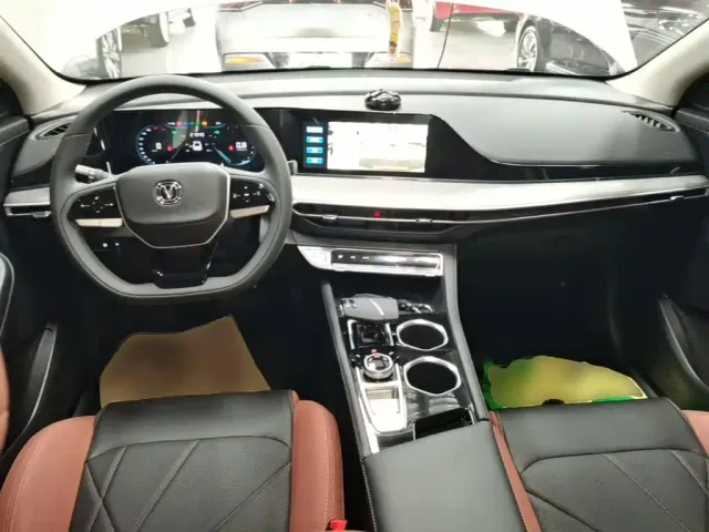 Changan Eado — Фото автомобиля 9